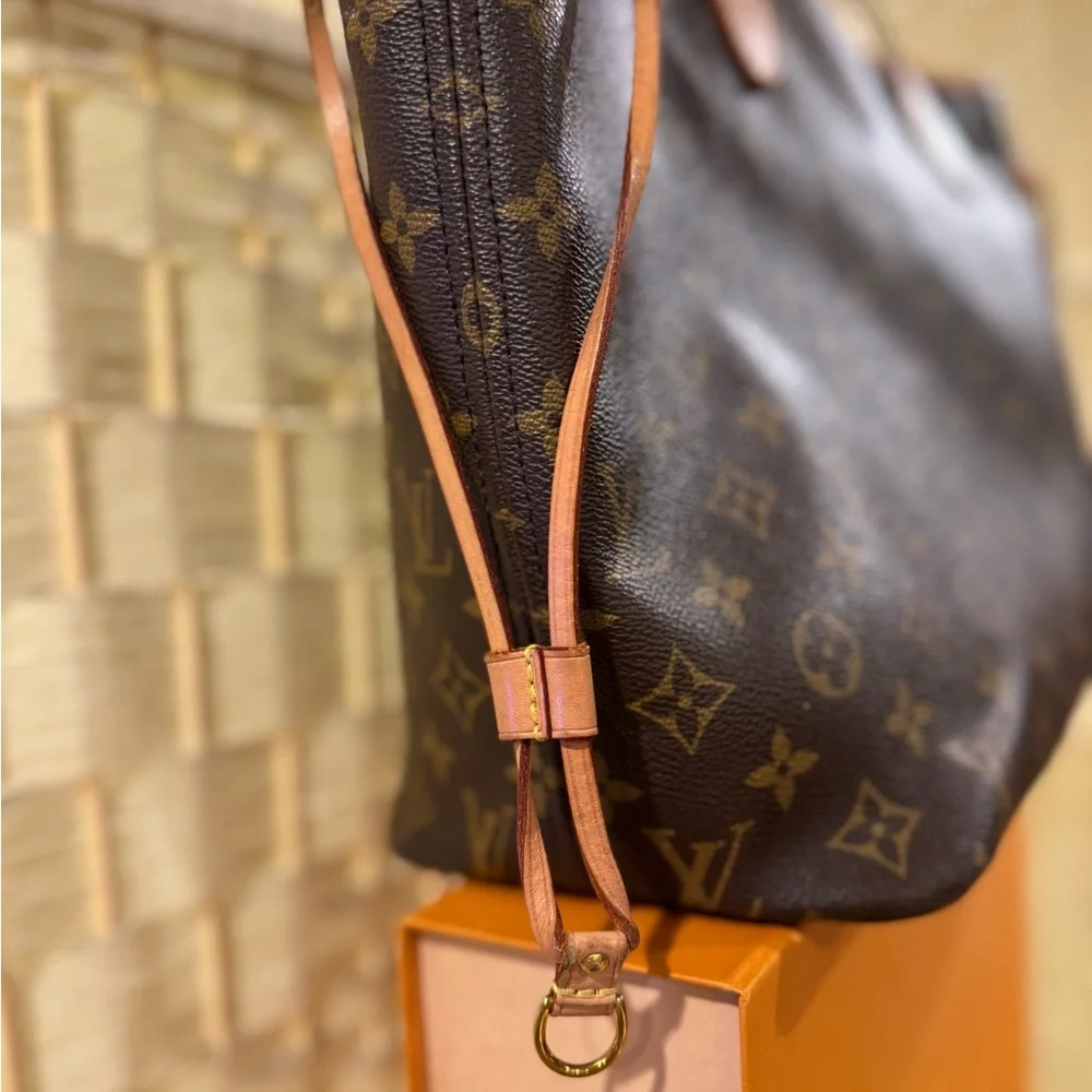 Louis Vuitton Neverfull MM Monogram - Picture 6 of 17